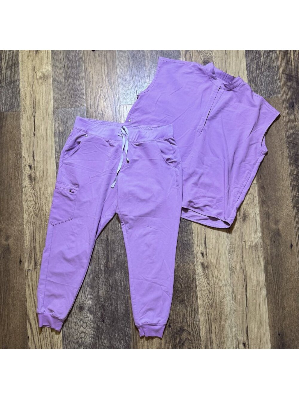 FIGS Set Zamora Jogger Scrub Pant & Rafaela Oversized Scrub Top Light Purple XL